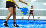 Découvrir le padel et apprendre à jouer